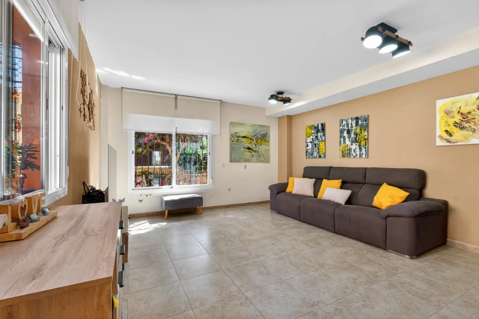 Sala d'estar de Casa adosada en venda en Alhaurín de la Torre amb Aire condicionat, Terrassa i Traster