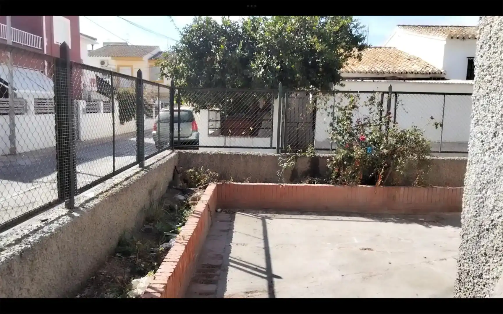 Vista exterior de Casa o xalet en venda en Motril amb Jardí privat