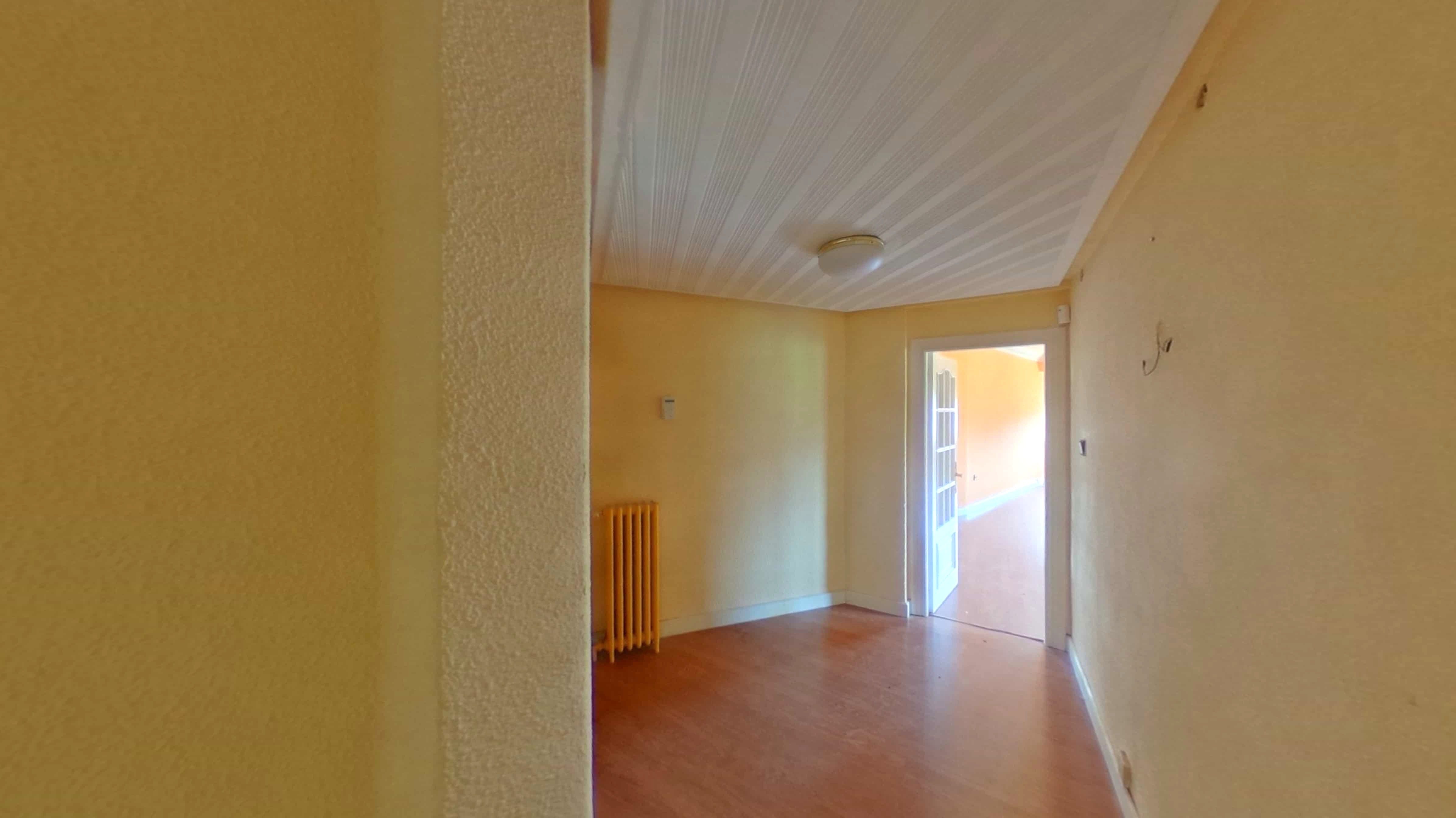 Wohnung zum verkauf in Ponferrada mit Heizung, Abstellraum und Ofen