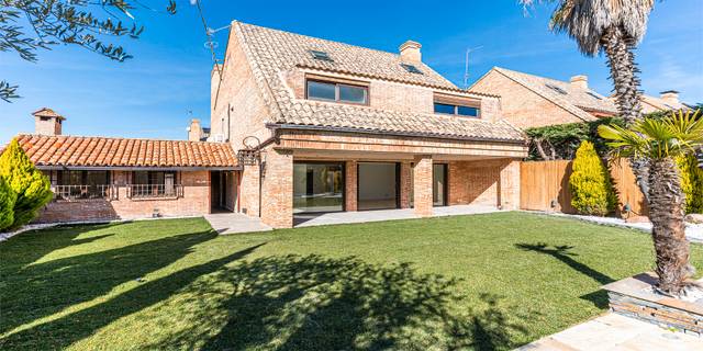 Casa-chalet en Venta en Las Vegas  - Santa María