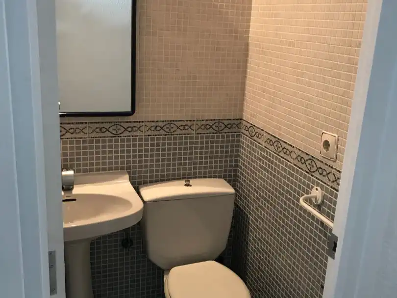 Bany de Pis de lloguer en Ciudad Real amb Calefacció, Terrassa i Moblat