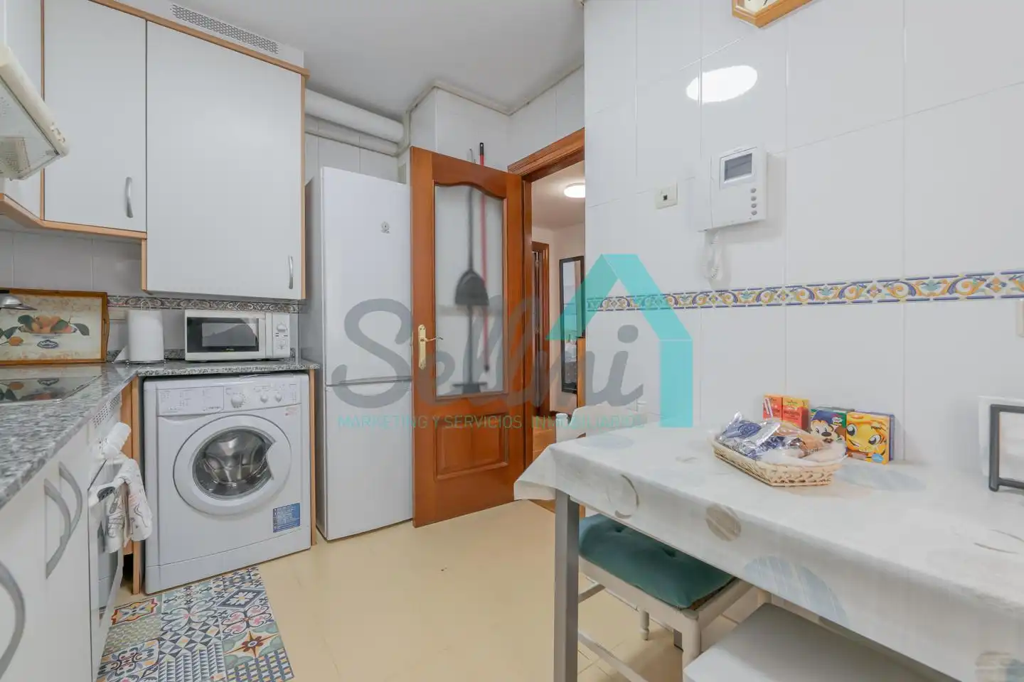 Cuina de Pis de lloguer en Gijón  amb Calefacció, Parquet i Moblat
