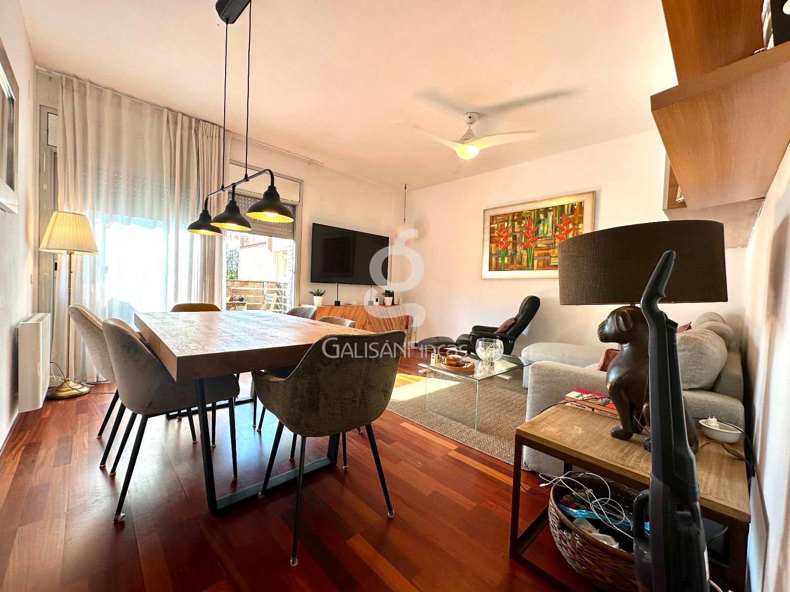 Living room of Flat for sale in Cornellà de Llobregat  with Air Conditioner, Heating and Parquet flooring