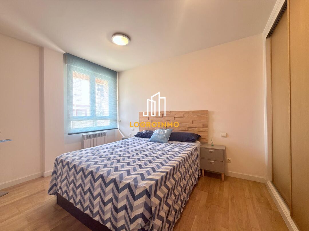 Schlafzimmer von Wohnung zum Verkauf in  Logroño mit Klimaanlage, Heizung und Schwimmbad