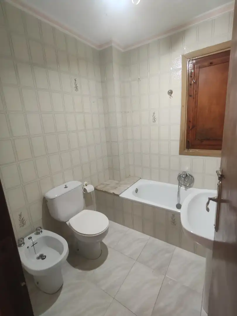 Bany de Casa o xalet en venda en Baza amb Terrassa