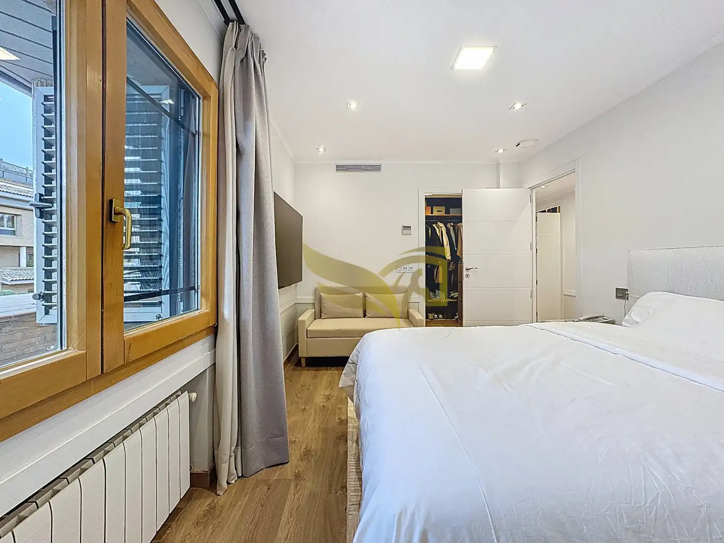 Dormitori de Casa adosada en venda en Pozuelo de Alarcón amb Aire condicionat, Calefacció i Terrassa