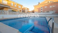 Piscina de Casa adosada en venda en Sueca amb Aire condicionat, Terrassa i Balcó