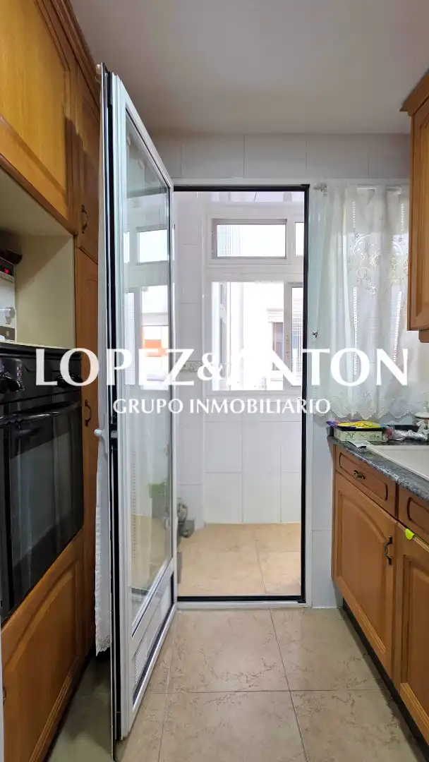 Exterior view of Flat for sale in L'Eliana  with Air Conditioner, Oven and Balcony