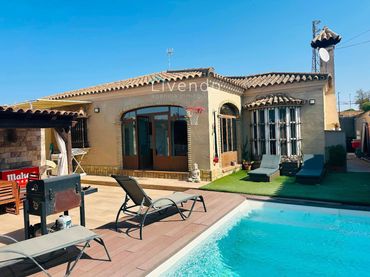 Xalet amb piscina en venda a Callejon de Roda La Bota