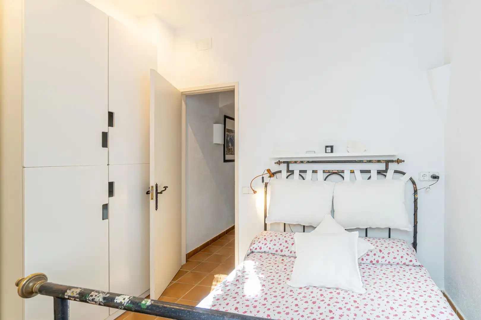 Schlafzimmer von Einfamilien-Reihenhaus zum Verkauf in Cadaqués mit Möbliert, Ofen und Waschmaschine