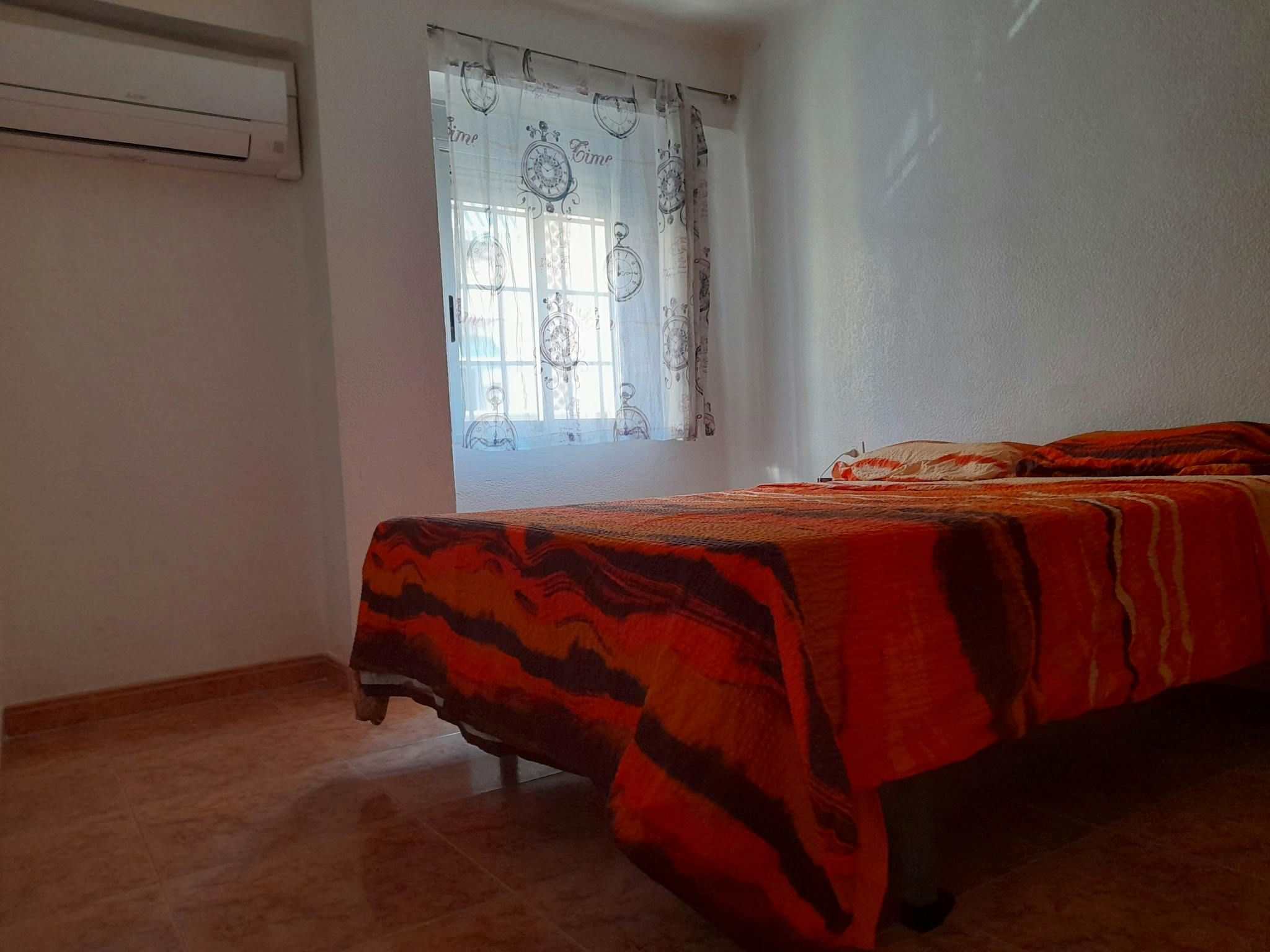 Habitación de Piso de alquiler en  Valencia Capital con Aire acondicionado, Calefacción y Amueblado