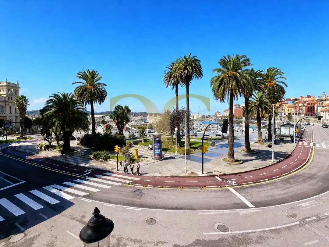 Vista exterior de Pis en venda en Gijón  amb Calefacció, Jardí privat i Terrassa