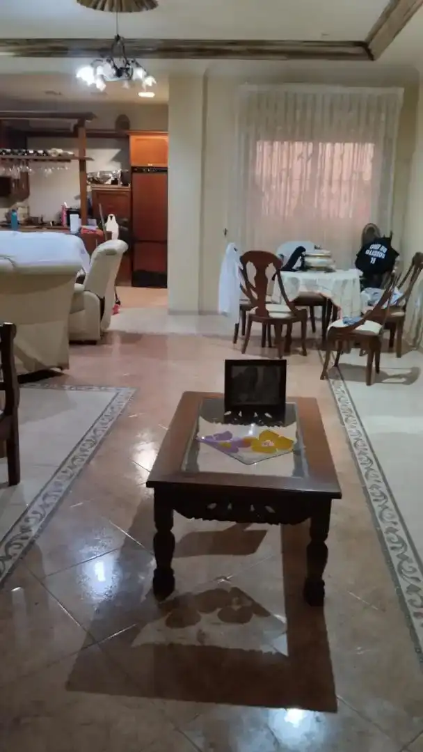 Sala d'estar de Casa adosada en venda en Dos Hermanas amb Aire condicionat