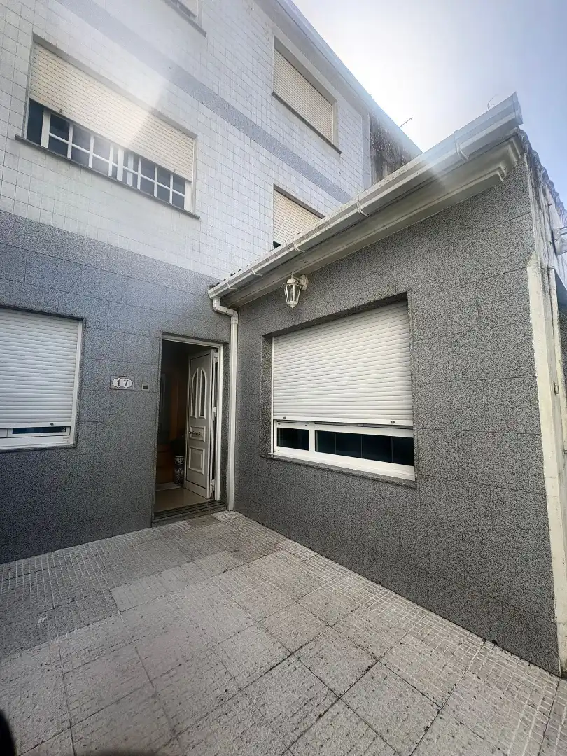 Vista exterior de Casa o chalet en venta en O Grove   con Calefacción, Jardín privado y Terraza