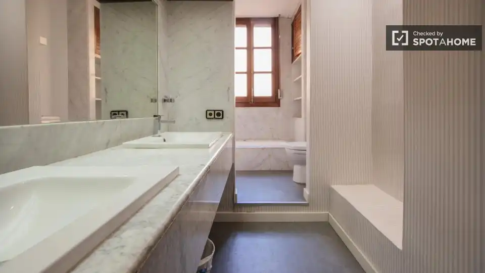 Baño de Piso de alquiler en Valencia con Aire acondicionado, Calefacción y Amueblado