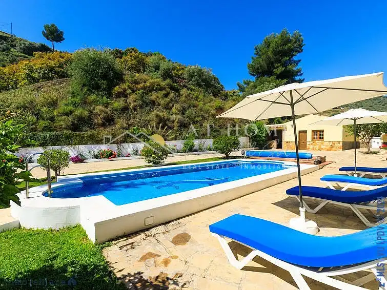 Chalet con piscina en venta en Centro