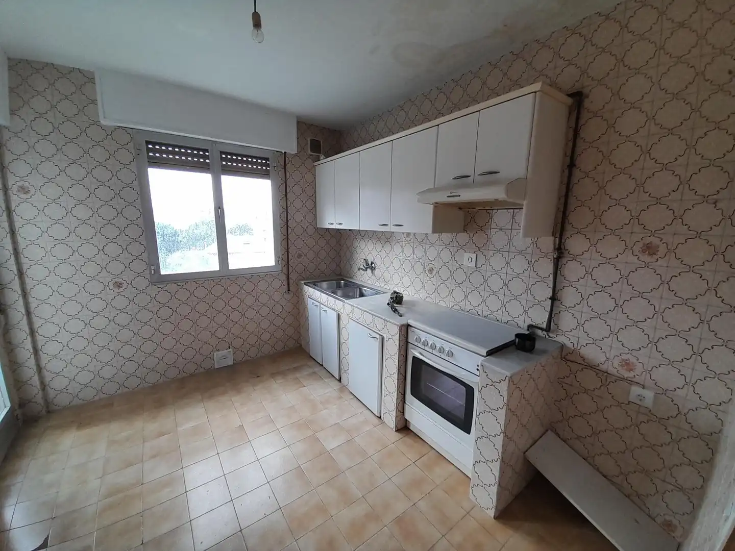 Cocina de Piso en venta en Ponferrada con Calefacción, Terraza y Trastero