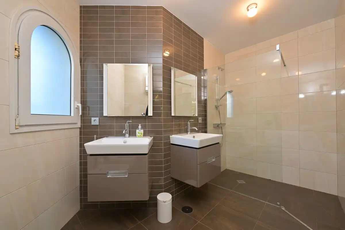 Baño de Casa o chalet en venta en Marbella con Terraza, Trastero y Piscina