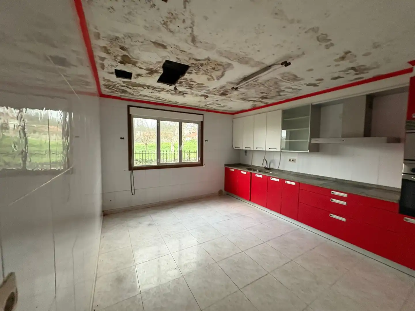 Cuina de Casa o xalet en venda en Cabana de Bergantiños amb Balcó