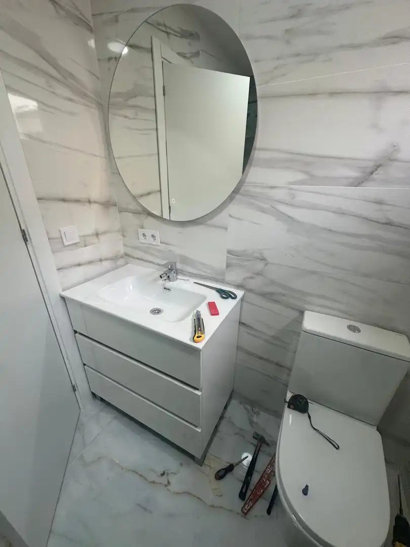 Badezimmer von Wohnungen zum Verkauf in Alicante / Alacant mit Klimaanlage und Heizung