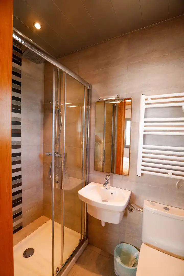 Badezimmer von Haus oder Chalet zum Verkauf in L'Escala mit Klimaanlage, Terrasse und Möbliert