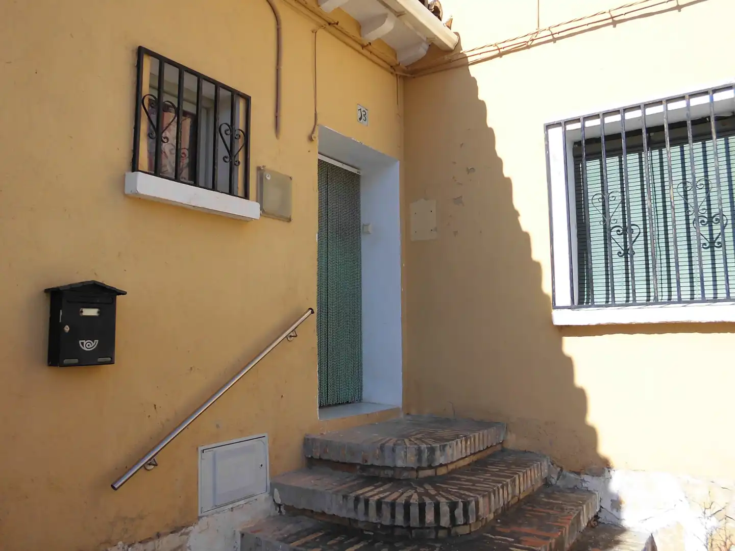 Einfamilien-Reihenhaus zum Verkauf in Belchite mit Heizung, Terrasse und Abstellraum