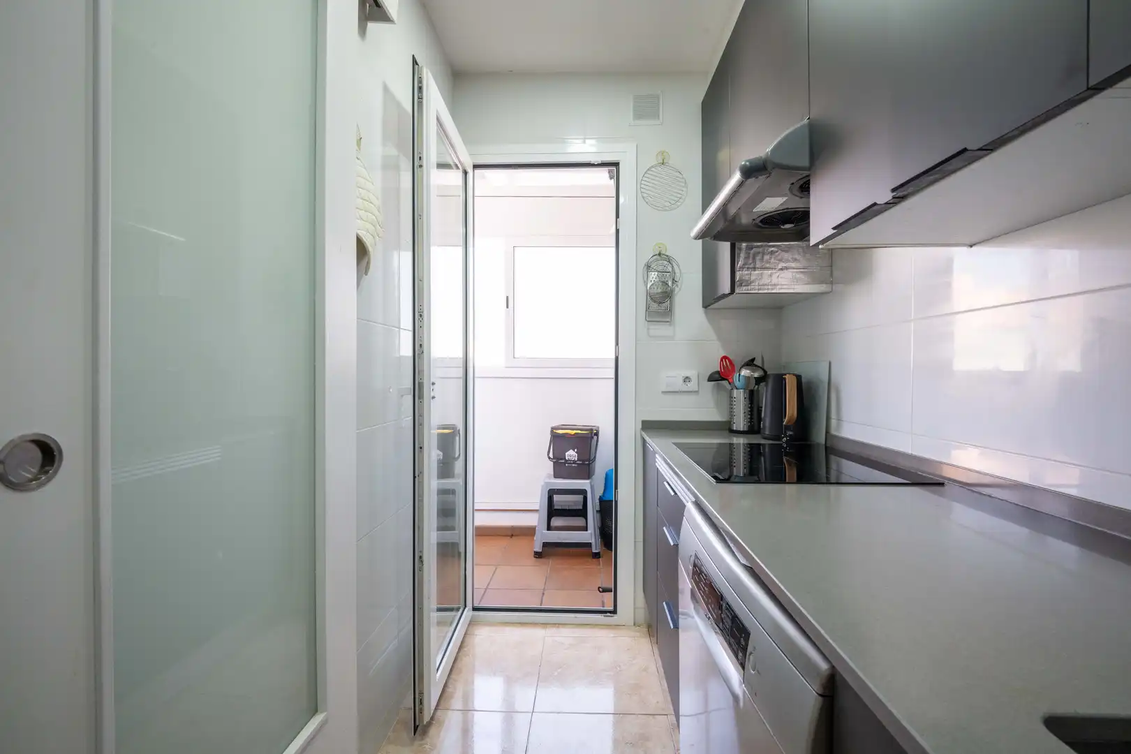 Cocina de Piso en venta en Mataró con Horno, Lavadora y TV