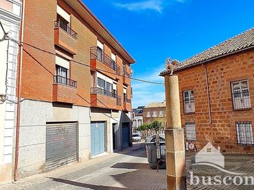 Casa amb balcó en venda a Del Gallo