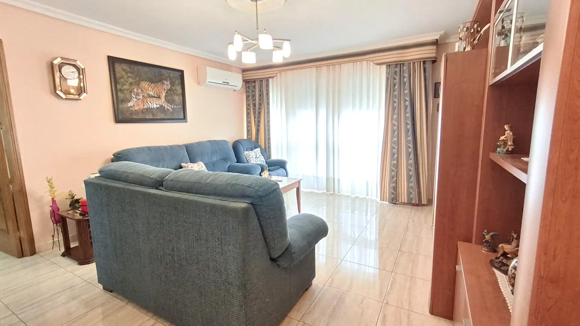 Sala de estar de Piso en venta en Mairena del Aljarafe con Aire acondicionado y Trastero