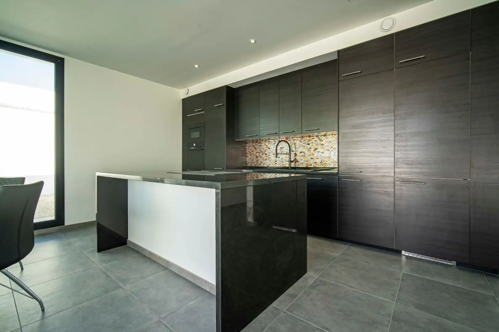 Cocina de Casa o chalet en venta en L'Alfàs del Pi con Aire acondicionado, Calefacción y Jardín privado