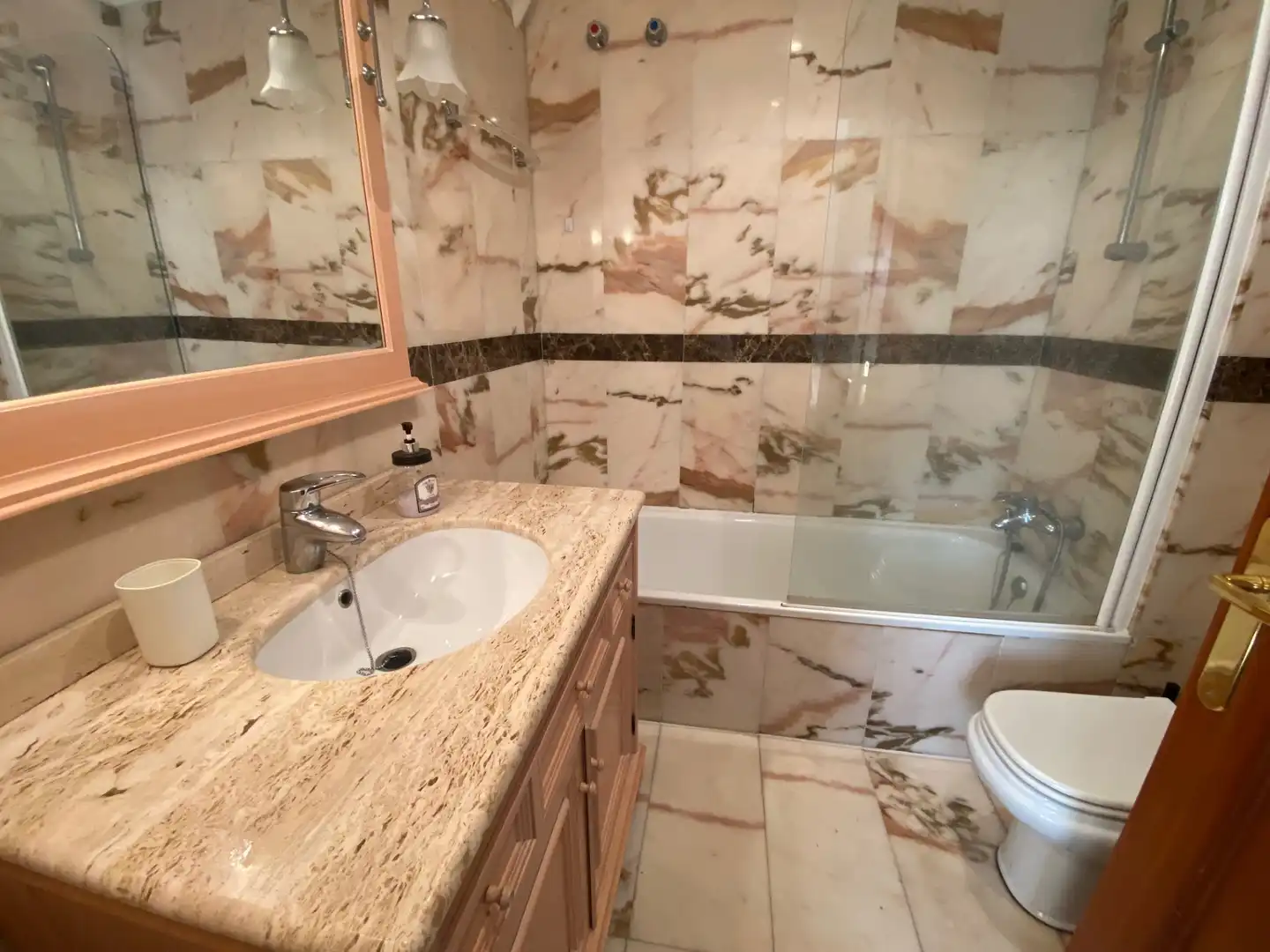 Baño de Piso en venta en Castro-Urdiales con Calefacción, Trastero y Piscina