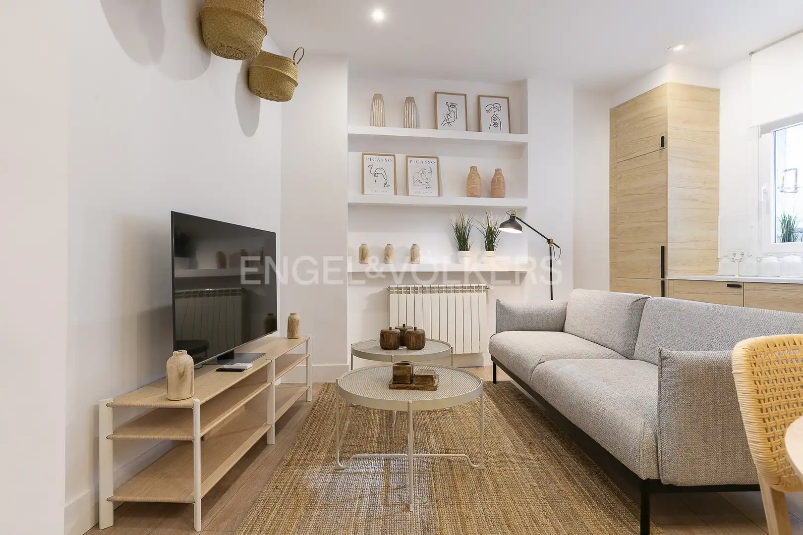 Living room of Flat for rent in Madrid  with Air Conditioner, Heating and Pets allowed