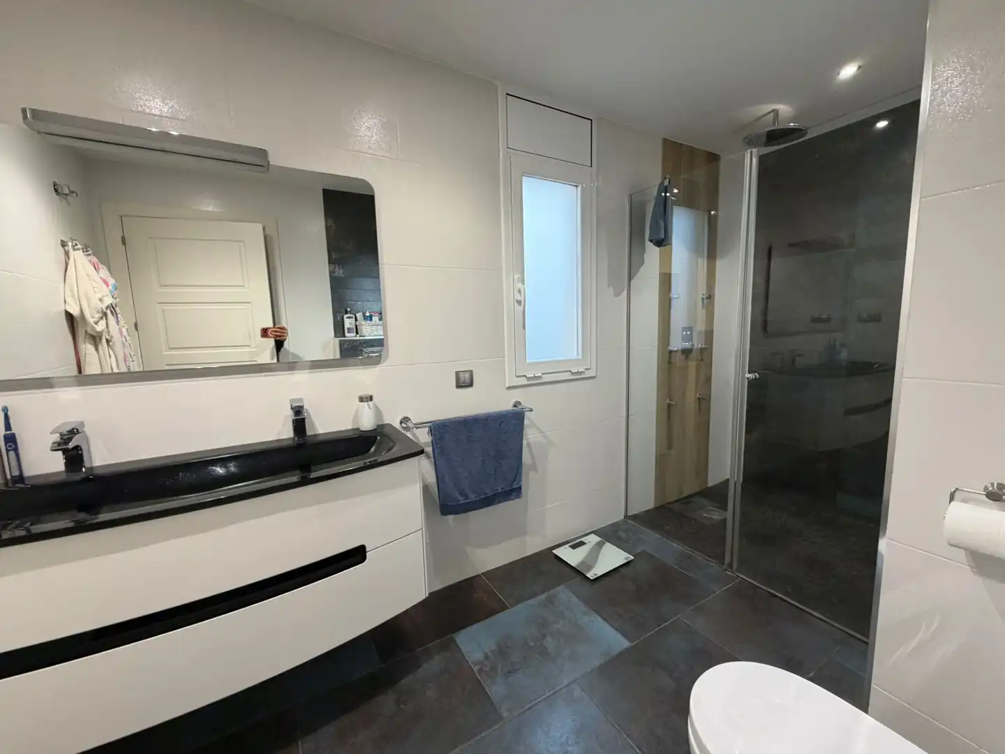 Bathroom of Houses for sale in Albesa  with Air Conditioner, Heating and Parquet flooring