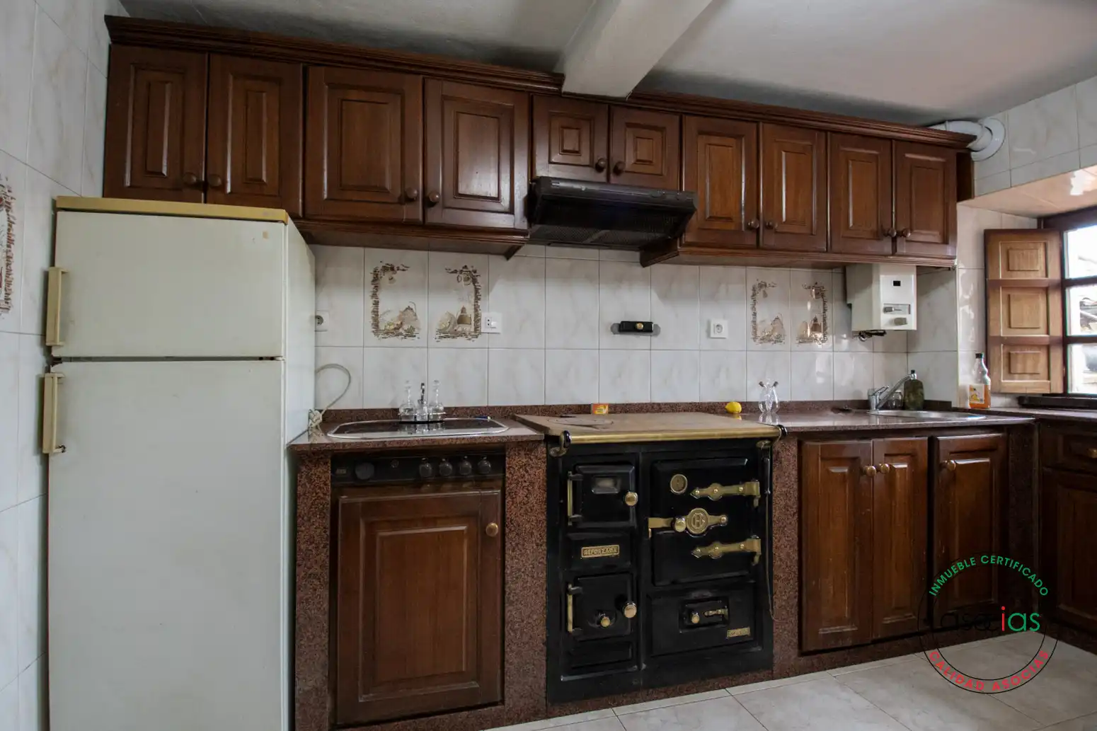 Cuina de Casa adosada en venda en Villaviciosa amb Calefacció