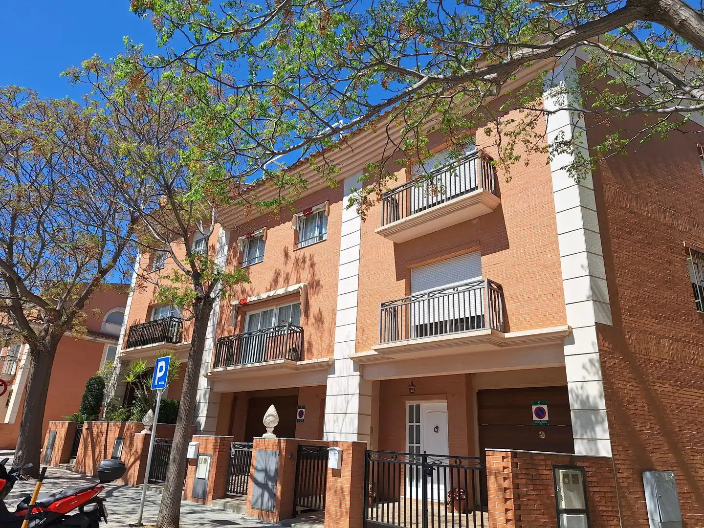 Vista exterior de Casa o xalet en venda en Reus amb Calefacció, Jardí privat i Terrassa