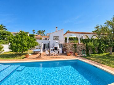 Casa con piscina en venta en Selwo