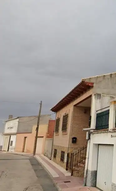 Vista exterior de Casa adosada en venta en Añover de Tajo con Calefacción y Jardín privado