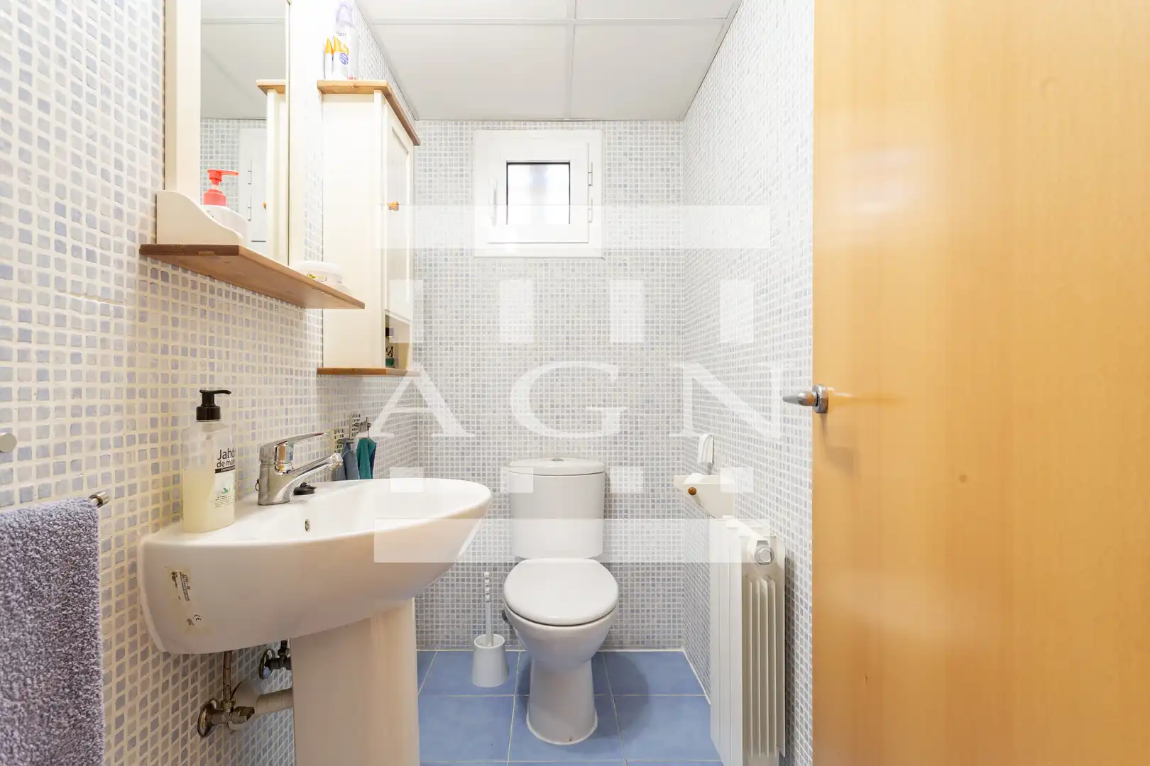 Badezimmer von Einfamilien-Reihenhaus zum Verkauf in Cambrils mit Klimaanlage, Heizung und Privatgarten