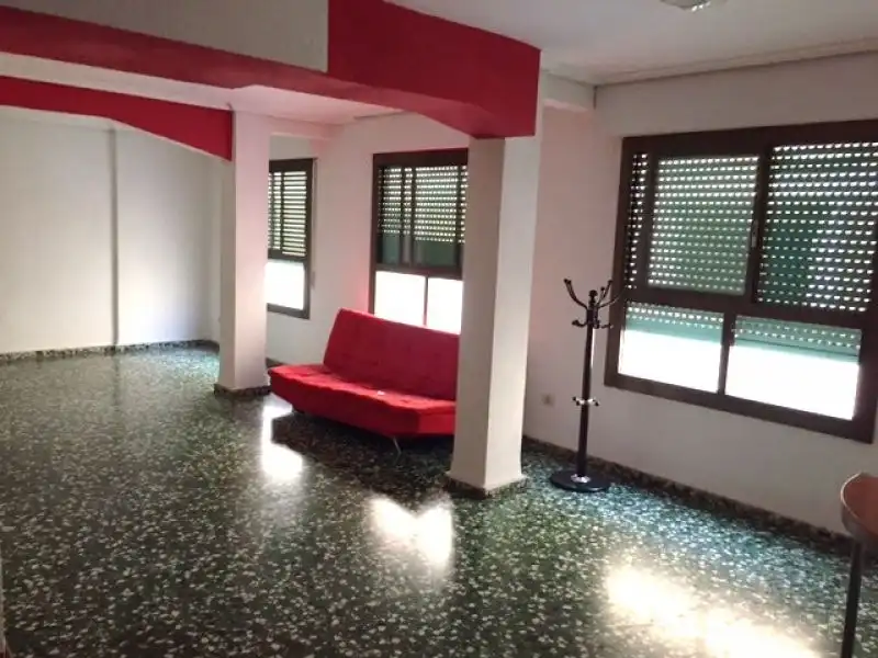 Ground floor with lift for sale in Centro