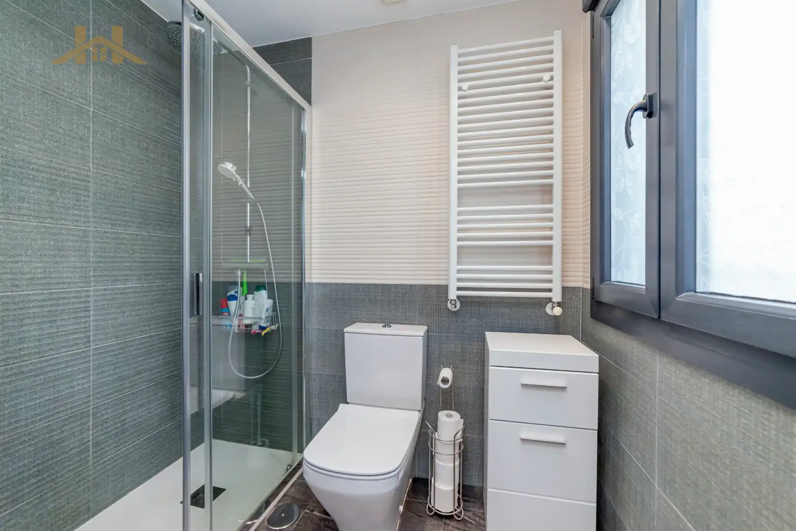 Baño de Casa adosada en venta en Valdemoro con Aire acondicionado, Calefacción y Jardín privado