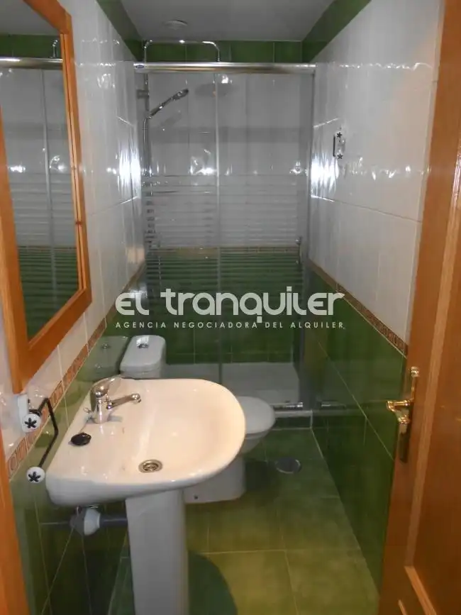 Badezimmer von Wohnung zur Miete in Madrid mit Klimaanlage, Terrasse und Möbliert