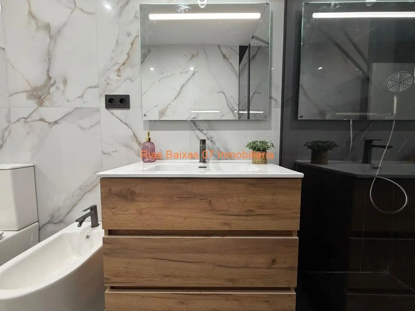 Baño de Piso en venta en Vigo  con Calefacción, Terraza y Trastero