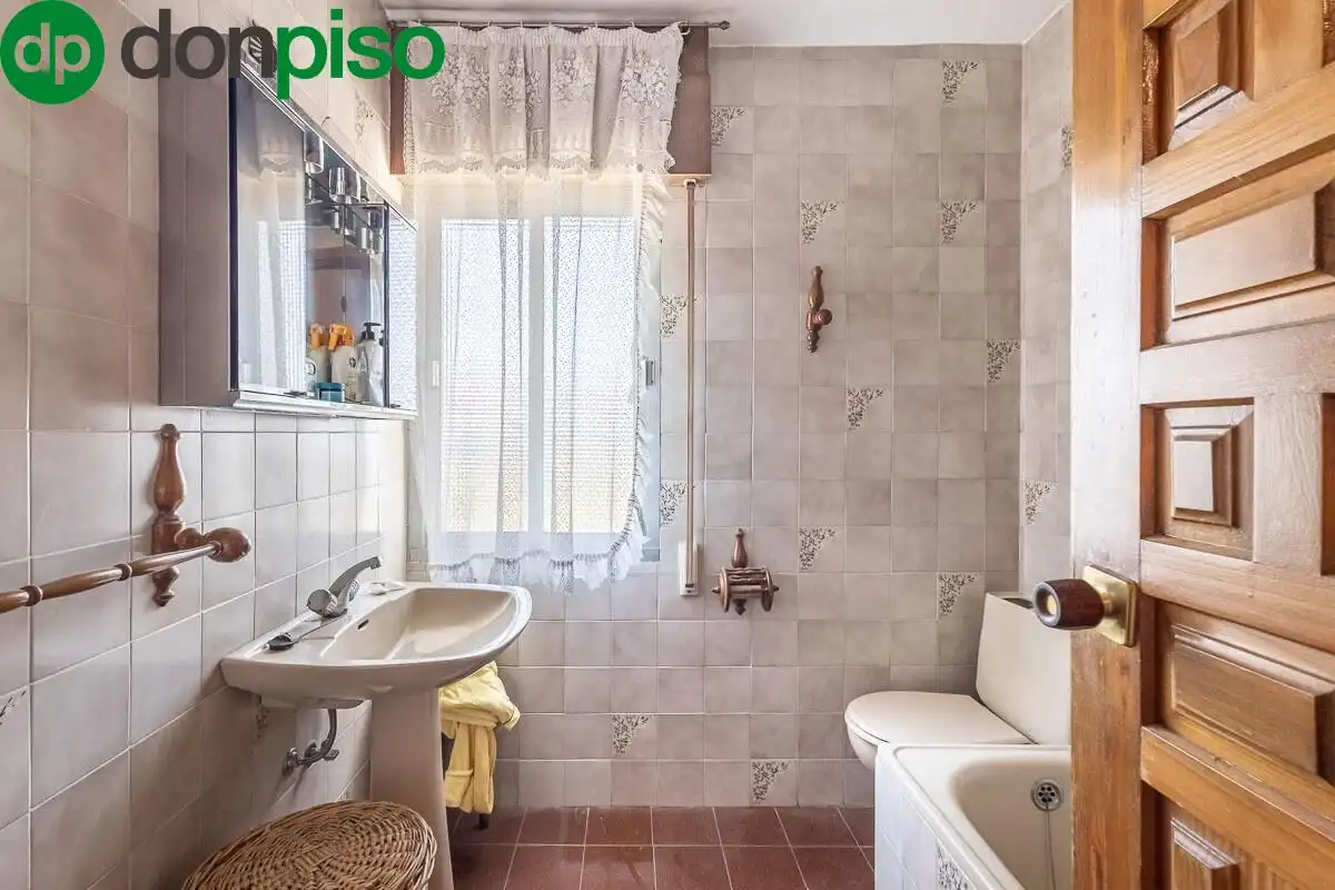 House with pool for sale in Calle GERANEO, imagen 31