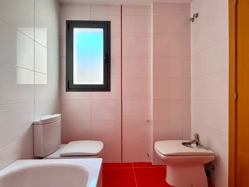 Badezimmer von Maisonette zum Verkauf in Castellón de la Plana / Castelló de la Plana mit Heizung, Terrasse und Möbliert