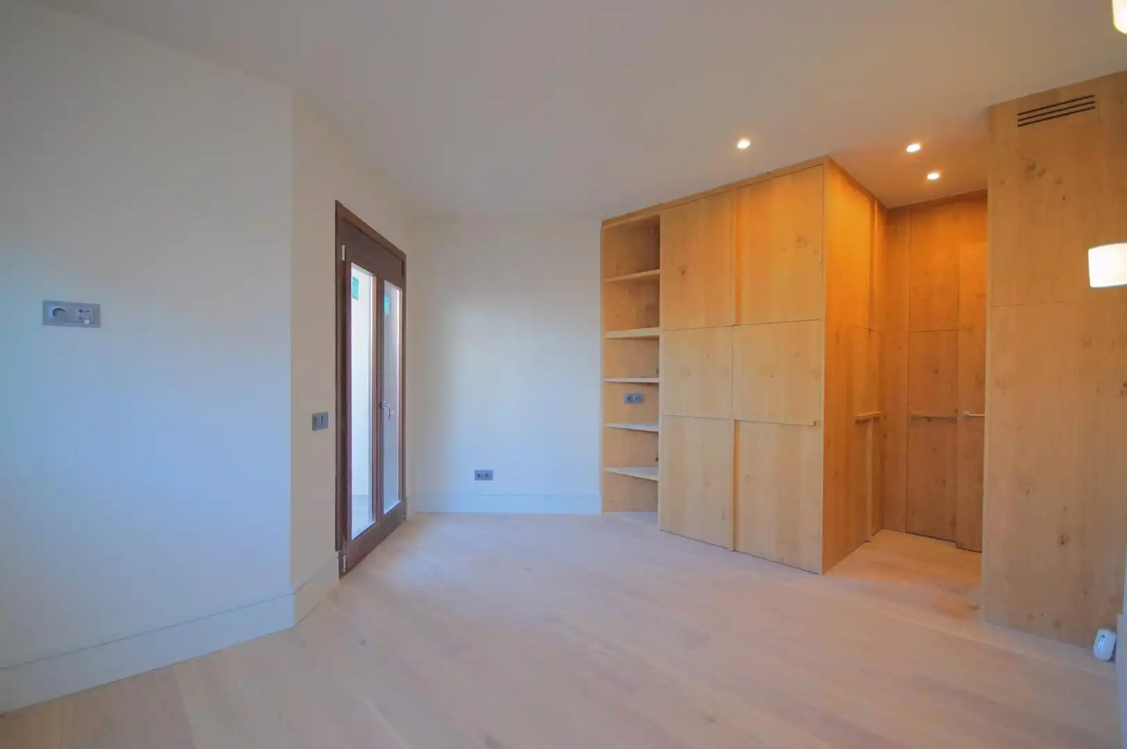 Bedroom of Flat for sale in Barcelona  with Air Conditioner, Heating and Parquet flooring