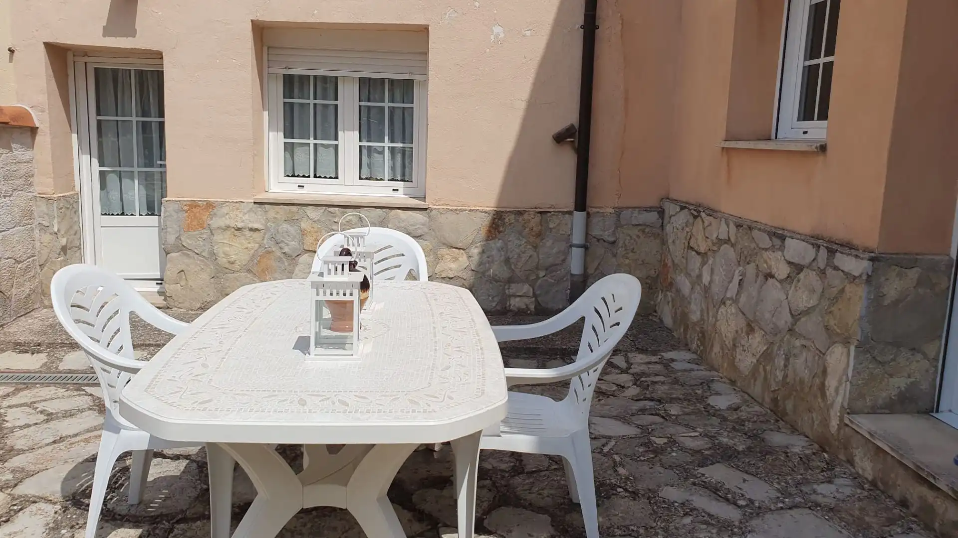 Terrassa de Casa adosada en venda en Espejón amb Jardí privat, Traster i Moblat
