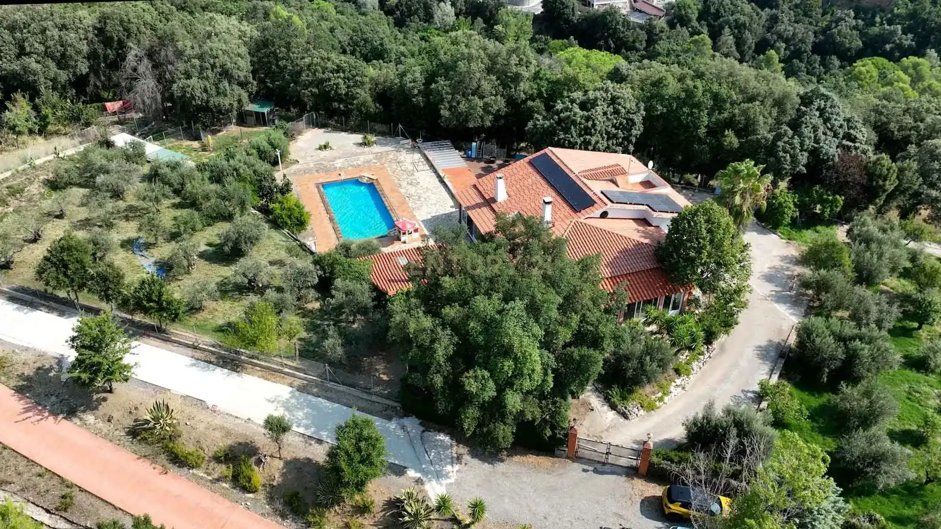 Exterior view of Houses for sale in Terrassa  with Air Conditioner, Private garden and Storage room