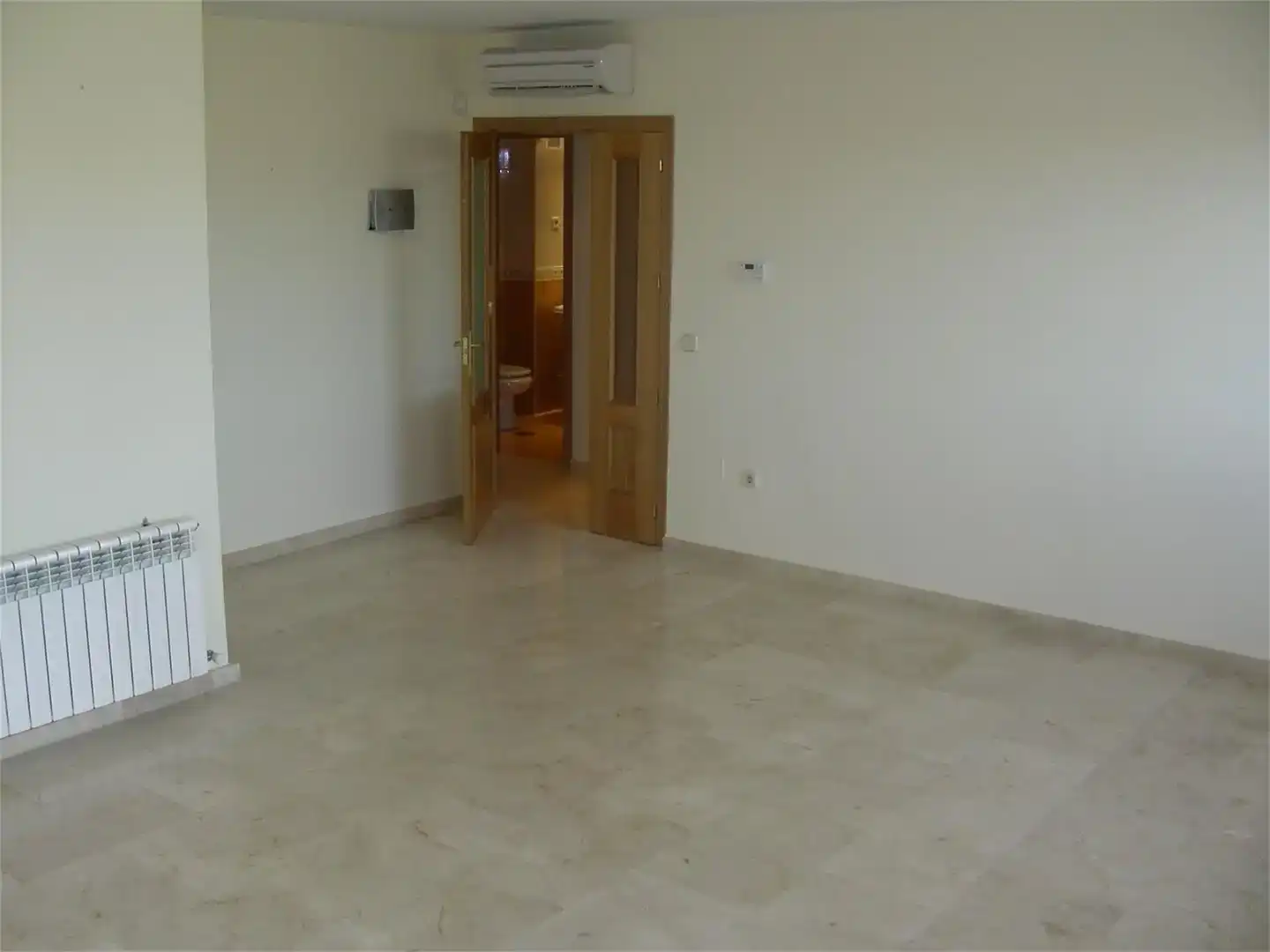 Sala d'estar de Pis en venda en Leganés amb Aire condicionat, Jardí privat i Parquet
