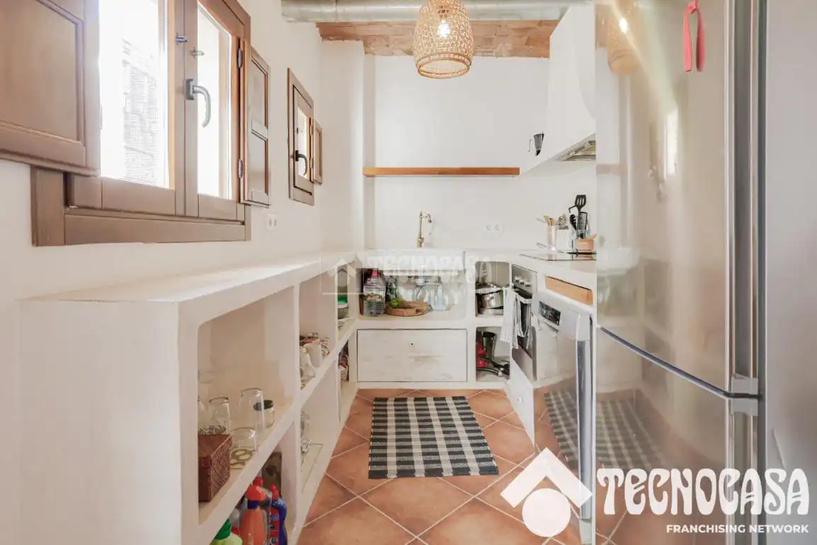 Cuina de Pis en venda en Barcelona amb Aire condicionat i Balcó