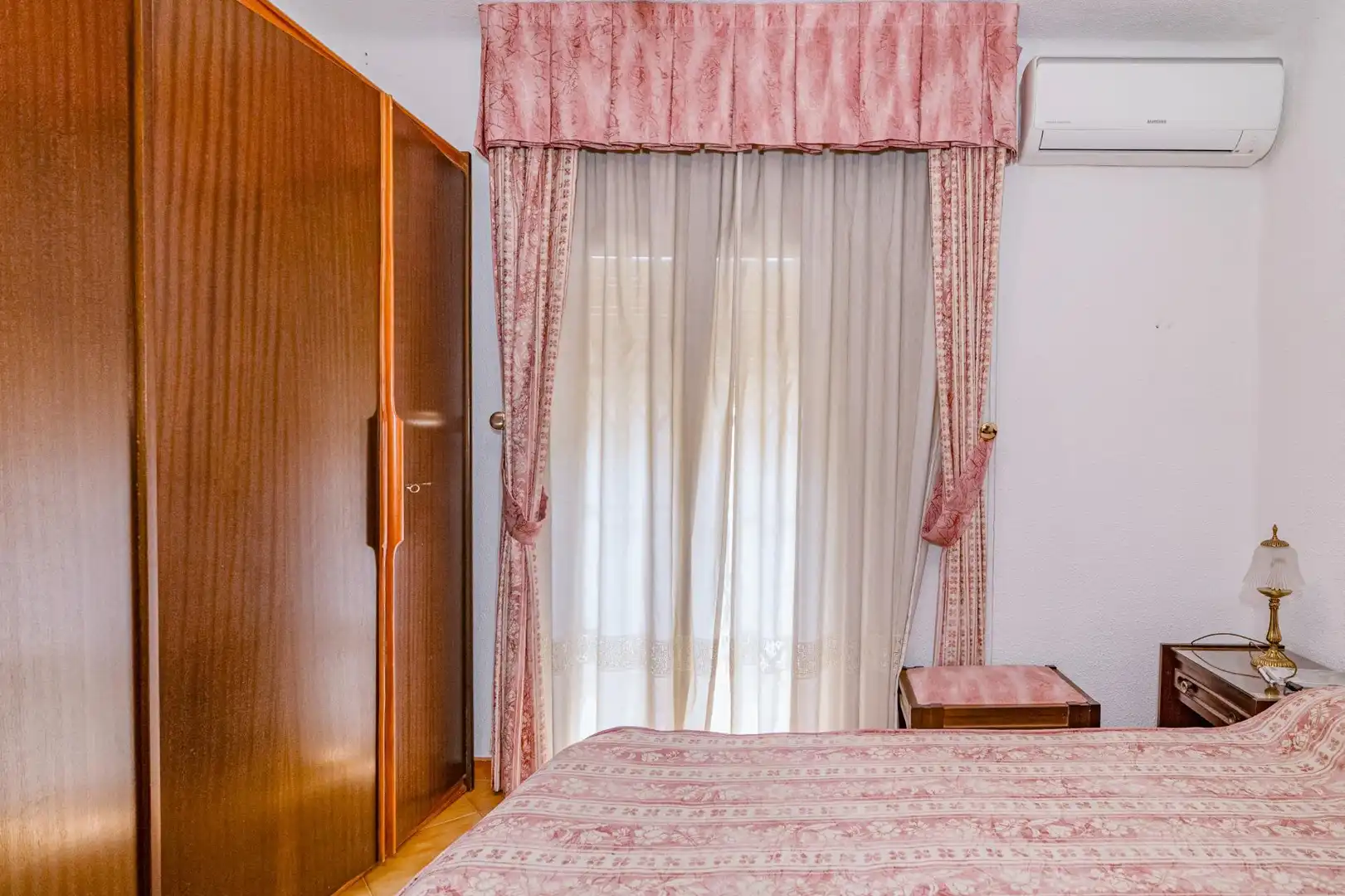 Habitación de Casa o chalet en venta en Granada con Aire acondicionado, Calefacción y Jardín privado
